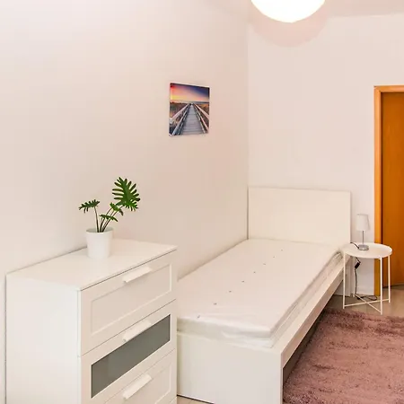 Apartement Fuer 6 Personen In Magdeburg, L Exterior foto